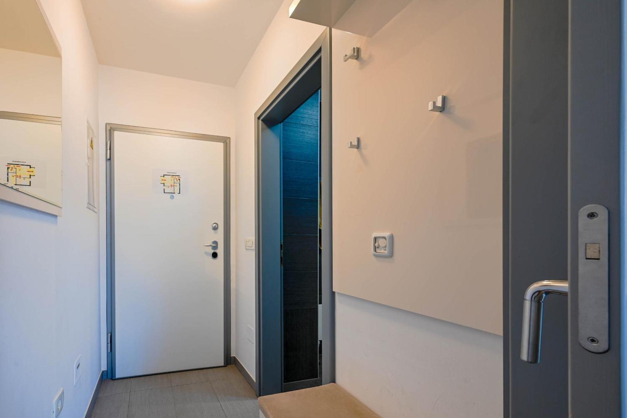 Apartment Emma ロヴィニ エクステリア 写真